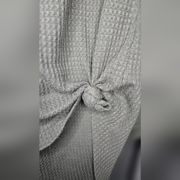 Women's Honey Punch gray cold should side tie long sleeve top. - Picture 2 of 4